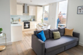Spacious 2-Bed flat in Brixton with Private Terrace